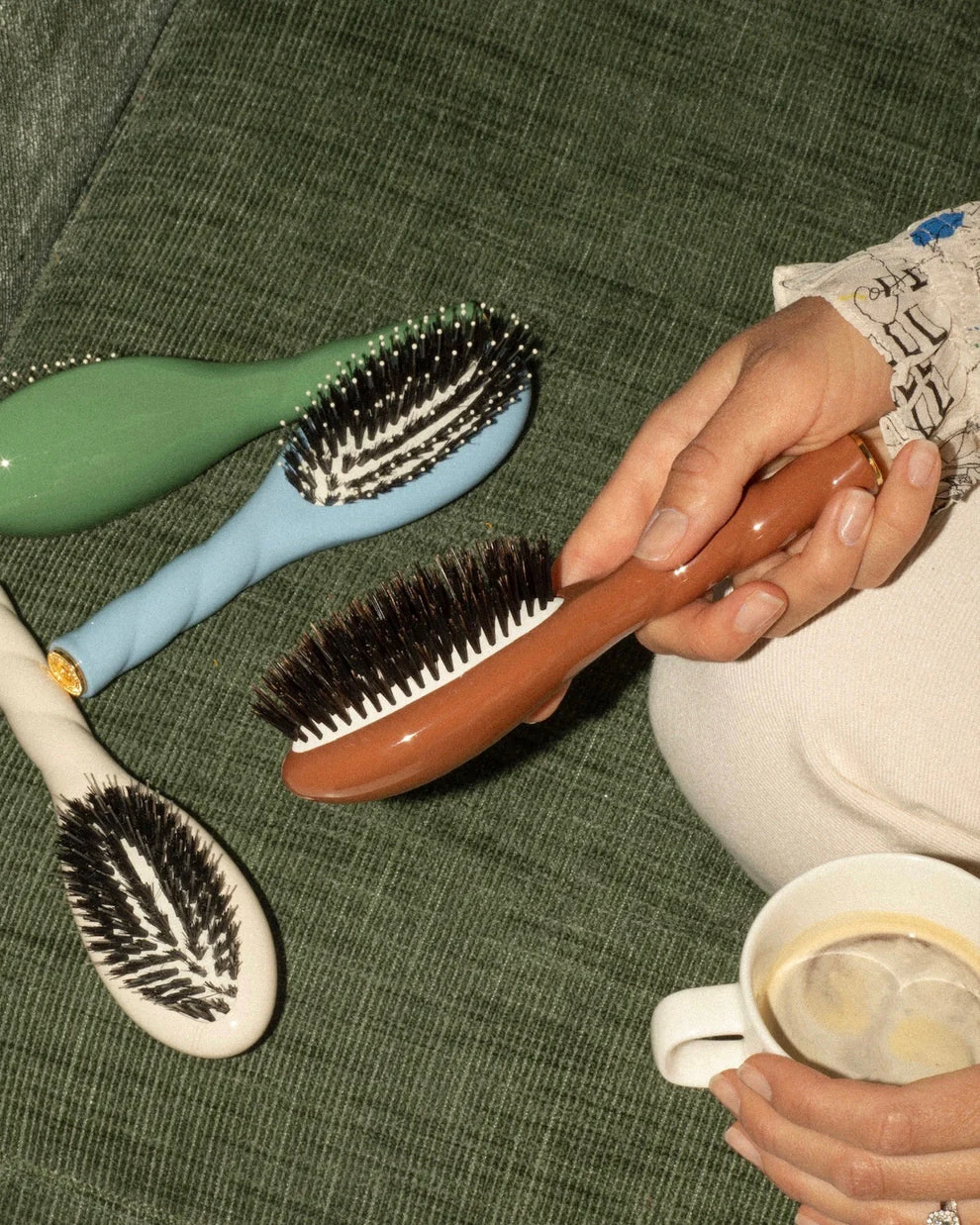 N.01 The Shine & Care Hair Brush - The Universal (Small) - Image 2