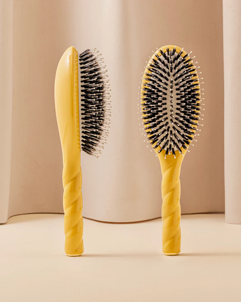 N.03 The Gentle Scalp Care Hair Brush (Large)