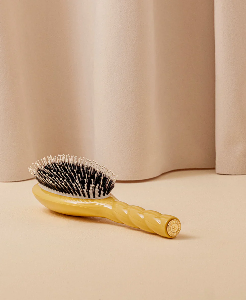 N.03 The Gentle Scalp Care Hair Brush (Large) - Image 3